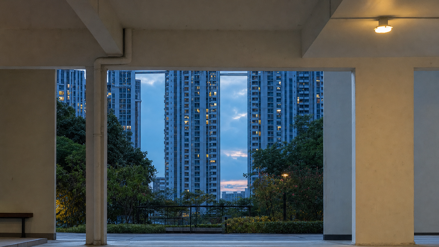 Singapore hdb property scene illustrating Pinnacle@Duxton’s $1.701m Sale Breaks Its Record From 15 Storeys Lower